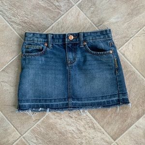 OLD NAVY denim skirt. Size 8. Fringe hem